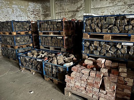 Foto: Geborgene Baumaterialien: Recycelt, sortiert und vorbereitet für Wiedernutzung